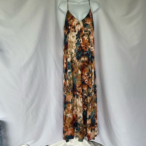 Nicole by Nicole Miller Dresses & Skirts - Nicole by Nicole Miller New York Size M Satin Floral Print Maxi Dress